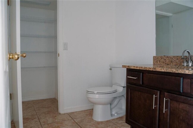 Building Photo - 2018 Estancia Cir