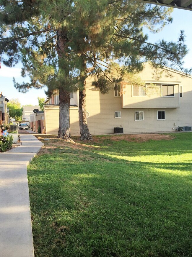 Primary Photo - **COMFORTABLE 2br/2ba TOWNHOME (GILBERT & ...