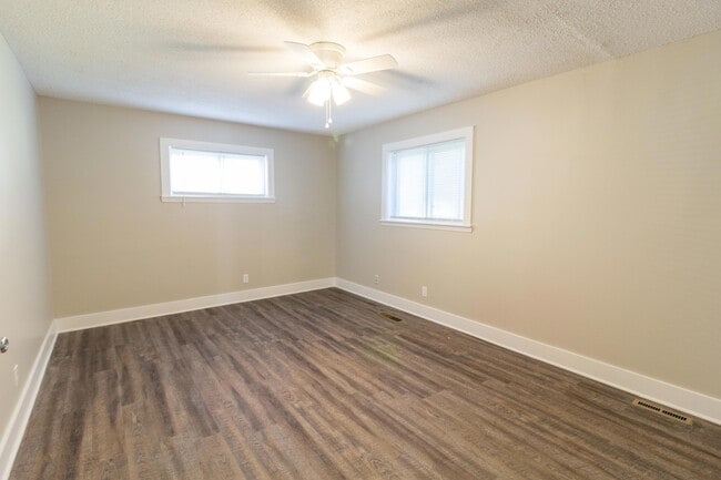Building Photo - 207 Central Dr
