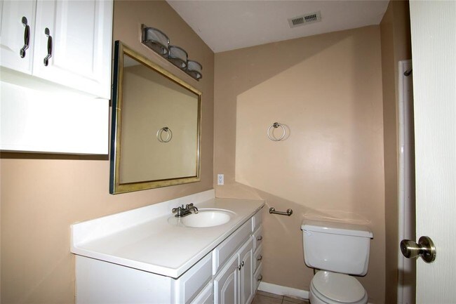 Building Photo - 3202 Birch Creek Dr
