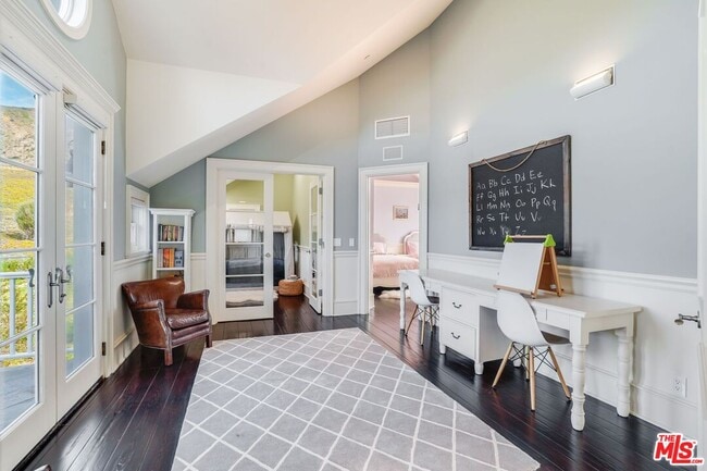 Building Photo - 6277 Sea Star Dr