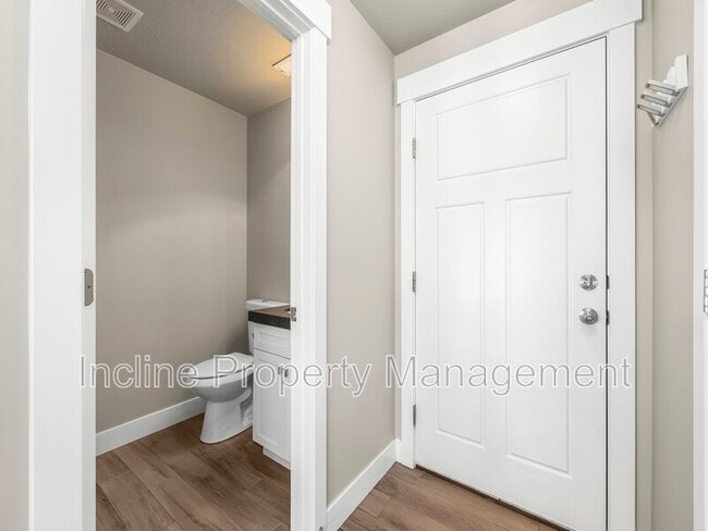 Building Photo - 401 E Corral Creek Dr