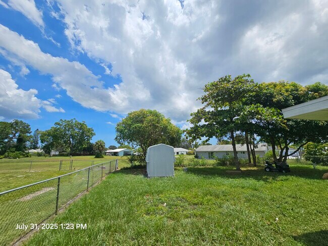 Building Photo - 329 NE Cullman Ct