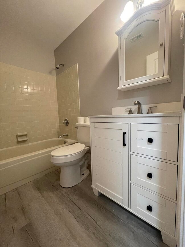 Building Photo - 162 Meadowbrook Ct