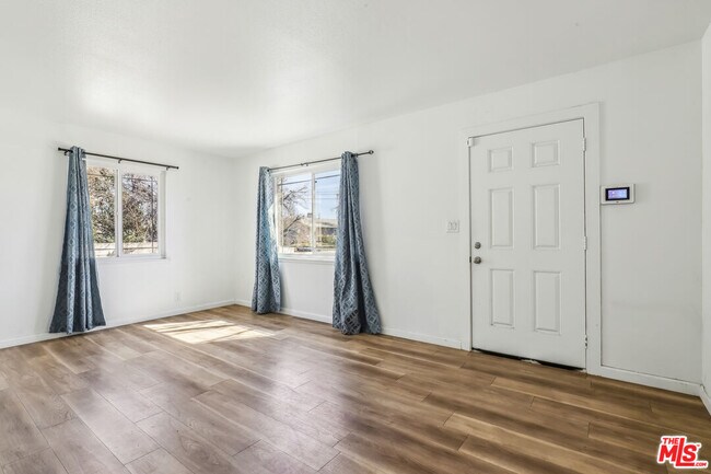 Building Photo - 1135 Pillsbury St