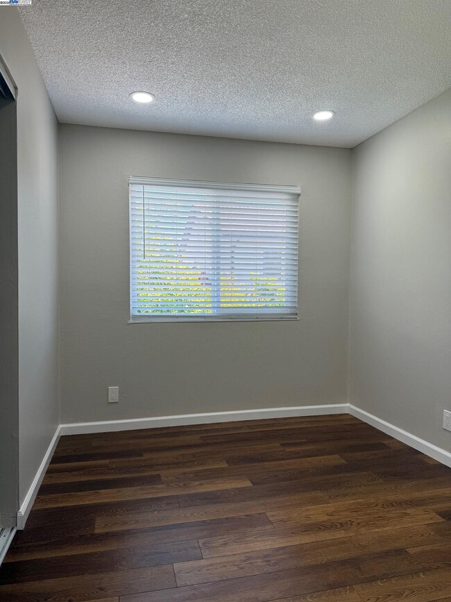 Building Photo - 2652 Autumnvale Dr