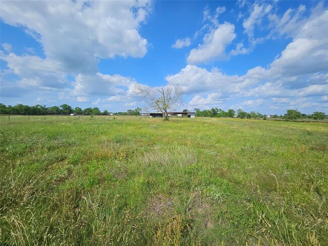 Building Photo - 2218 Hintz Rd