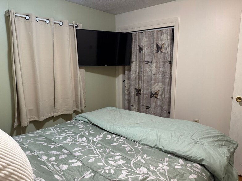 Building Photo - 1501 NH-123