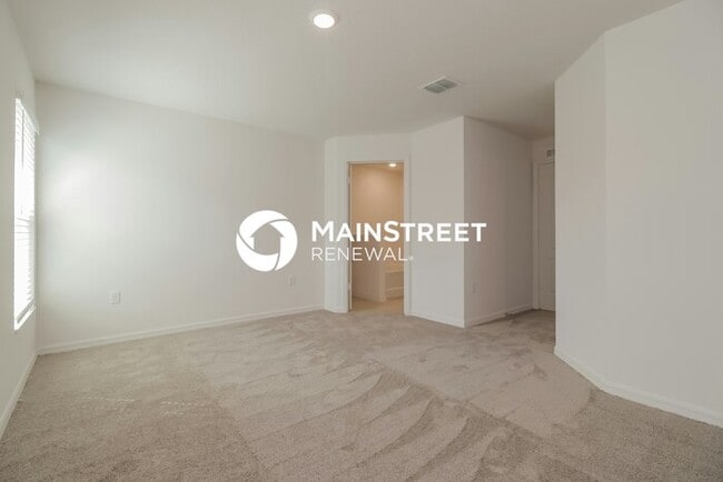 Building Photo - 4 Bedroom Pet-Friendly Home in Mascotte, FL with Main Street Renewal