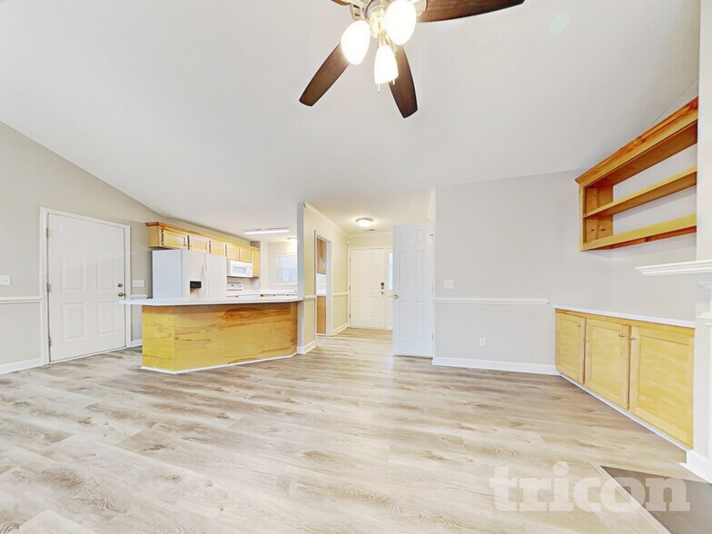 Building Photo - 1336 Parliament Lake Dr