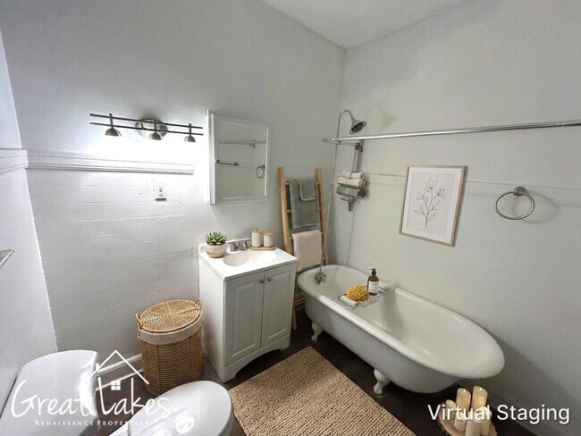 Building Photo - Beautiful 2 Bedroom 1 Bathroom now available for rent