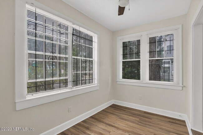 Building Photo - 525 W 18th St