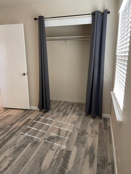 Bedroom 2 closet - 819 E Lindsey St