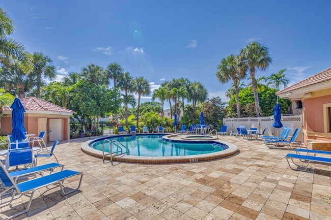 Building Photo - 500 Uno Lago Dr