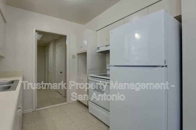 Building Photo - 410 Maple Dr