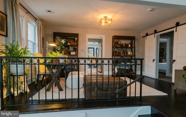 Building Photo - 15841 York Rd