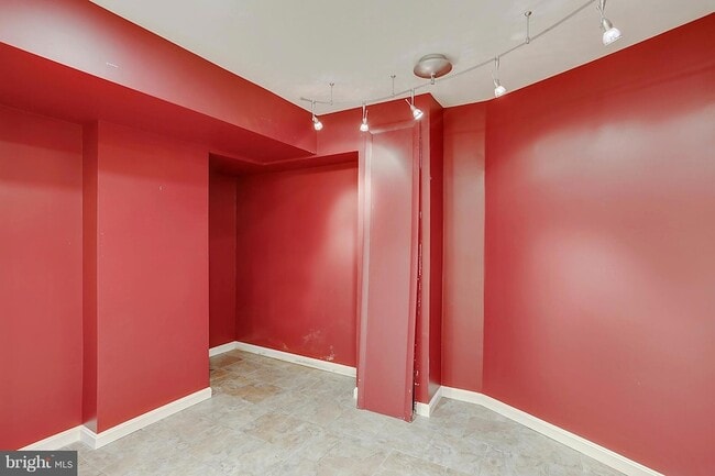 Building Photo - 9801 Clydesdale St