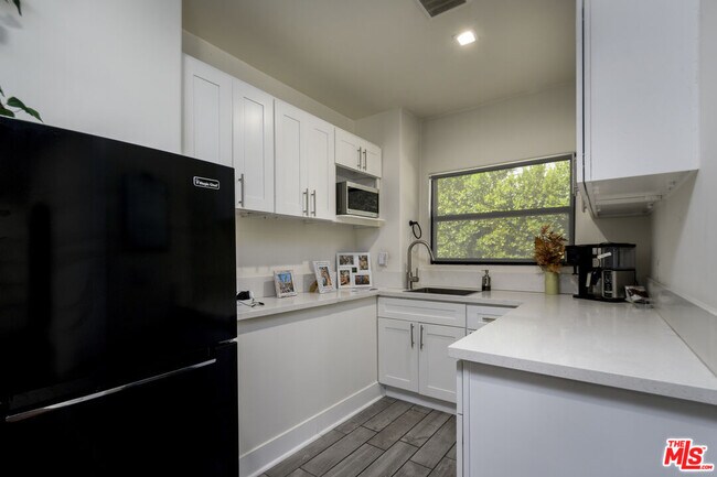 Building Photo - 3420 Blair Dr
