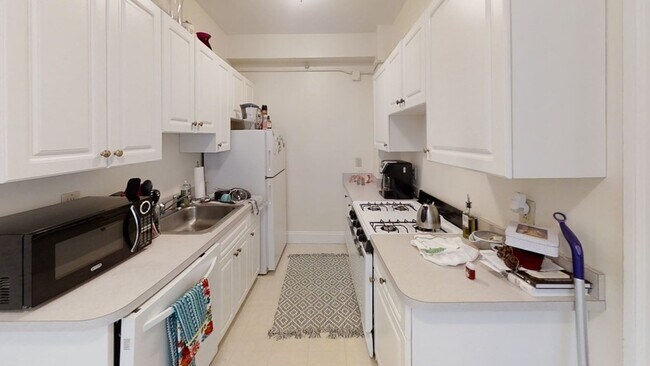 Primary Photo - 1402 Beacon St