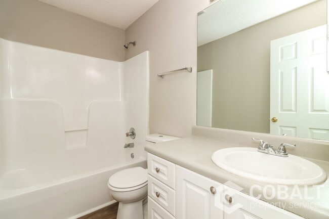 Building Photo - 987 Collier Rd NW