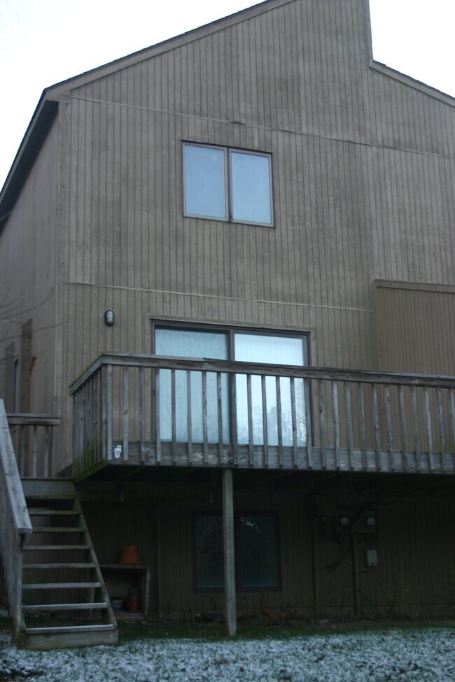 Back Deck - 1750 W Liberty St
