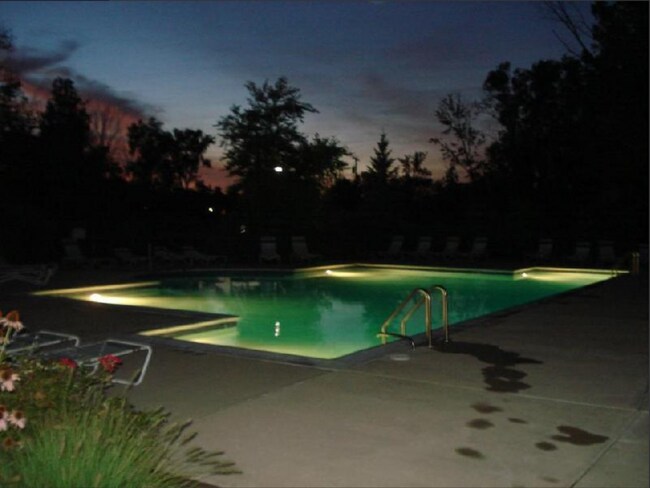 Building Photo - 474 Village Dr