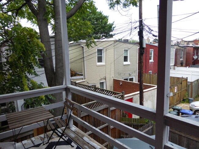 Building Photo - 527 2nd St NE