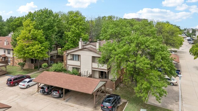 Building Photo - Cozy 2 Bedroom Condo located in the South Tulsa