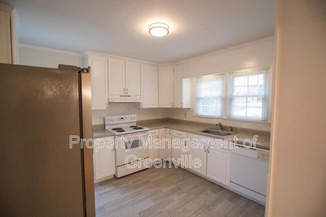 Building Photo - 121 Scarlett St