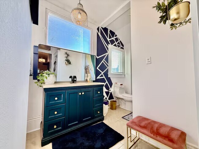 Building Photo - 1525 Melpomene St