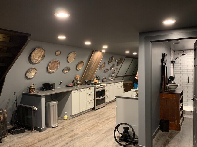 Building Photo - 334 Pine Glade Rd