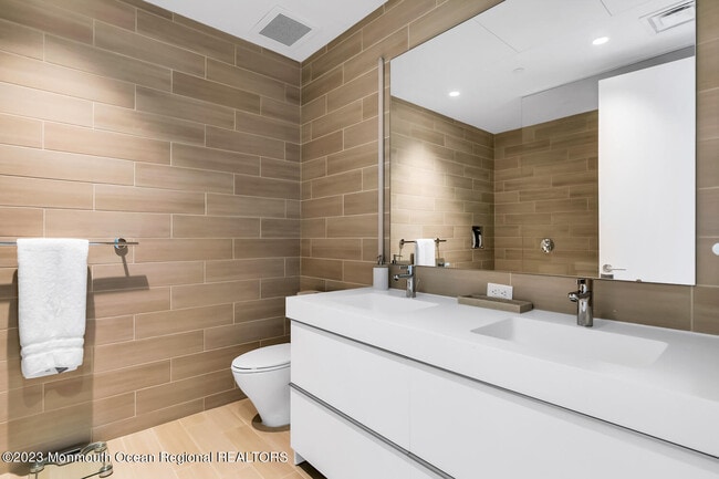 Building Photo - 601 Heck St