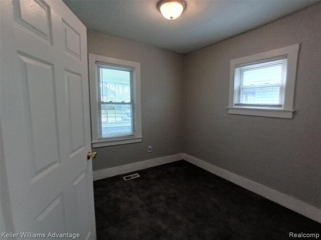 Building Photo - 15345 Sumner