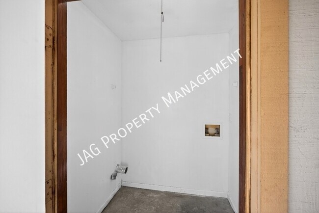 Building Photo - 1234 Montecello Dr