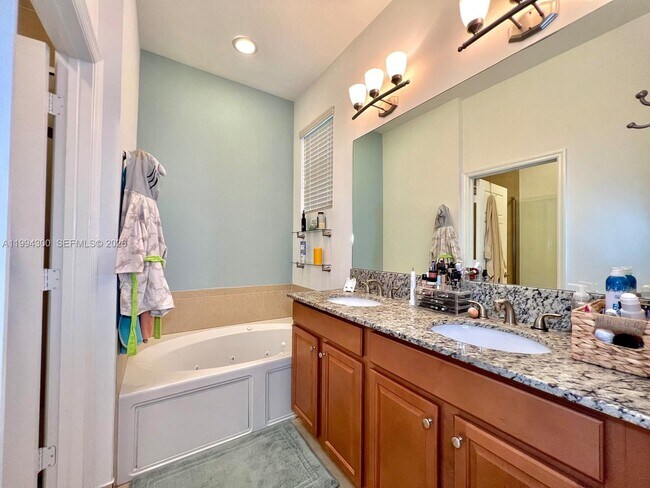 Building Photo - 649 NE 191st St