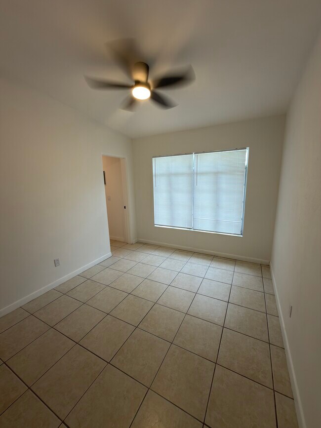 Building Photo - 936 Pinedale Ave