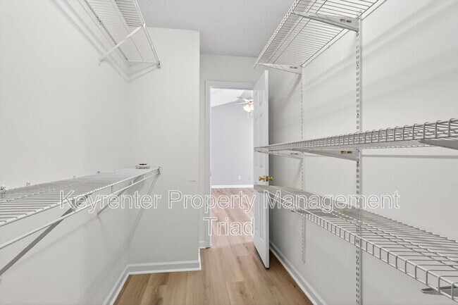 Building Photo - 2703 Stafford St