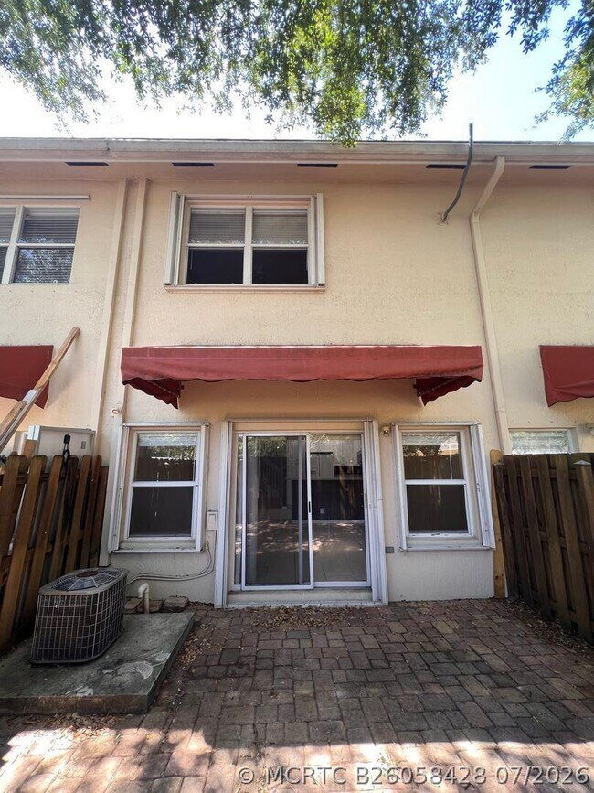 Building Photo - 3361 NW 29th Ct