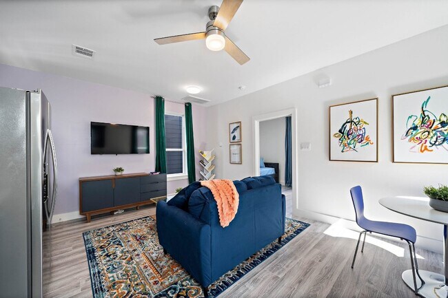 Building Photo - 207 E 38th St