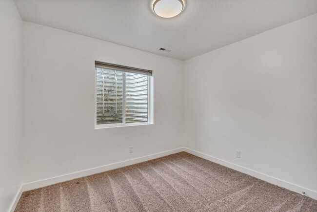 Building Photo - 480 W 1890 S