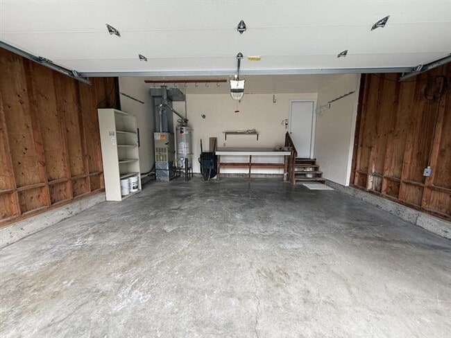 Building Photo - 16055 SW Theresa Ct