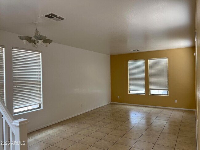 Building Photo - 3915 E Morelos St