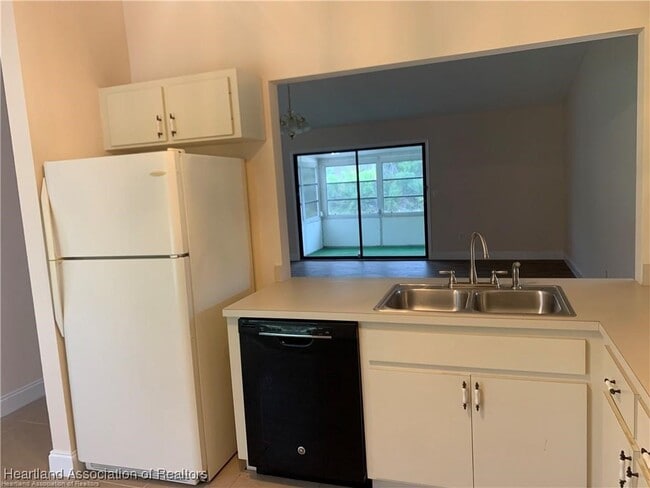 Building Photo - 3017 Beech Ave