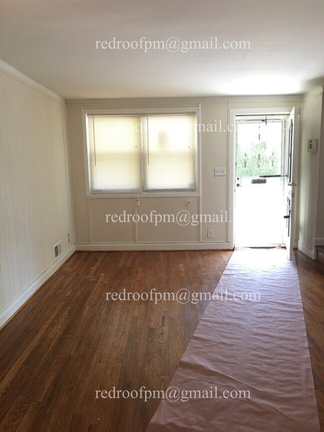 Building Photo - 1216 N Augusta Ave