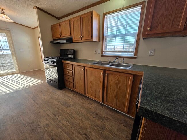 Building Photo - 4421 Beechwood St