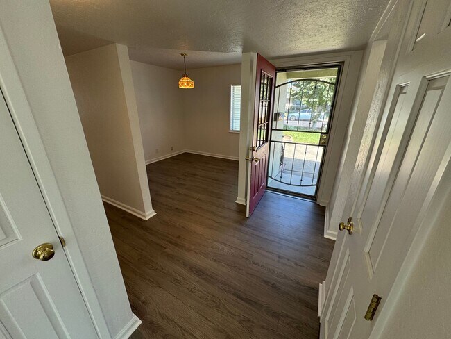 Building Photo - 3 bedroom | 2 bathroom | Citrus Heights Single Family Home