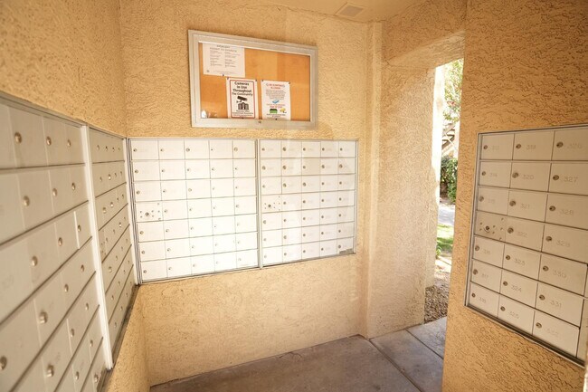 Building Photo - 4925 E Desert Cove Ave