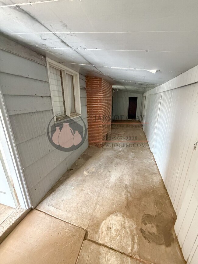 Building Photo - 3BR Single-Level Home in NE Salem | Tons of Storage!