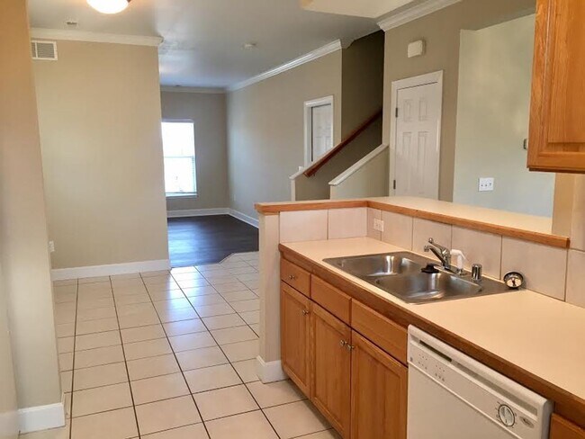 Building Photo - Amazing 4 x 3.5 home by Clinton Lake