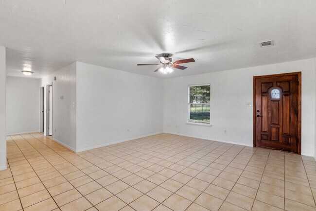 Building Photo - Horse Property